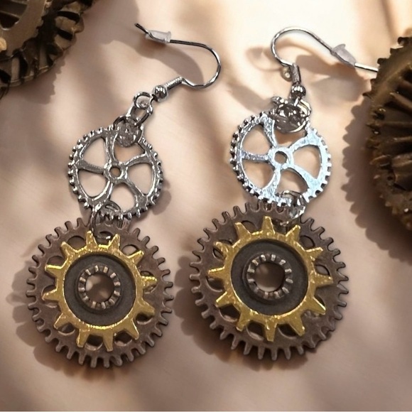 Steampunk dangling earrings Cosplaying Costume Gears Mixed metal Hypoallergenic - Picture 6 of 11